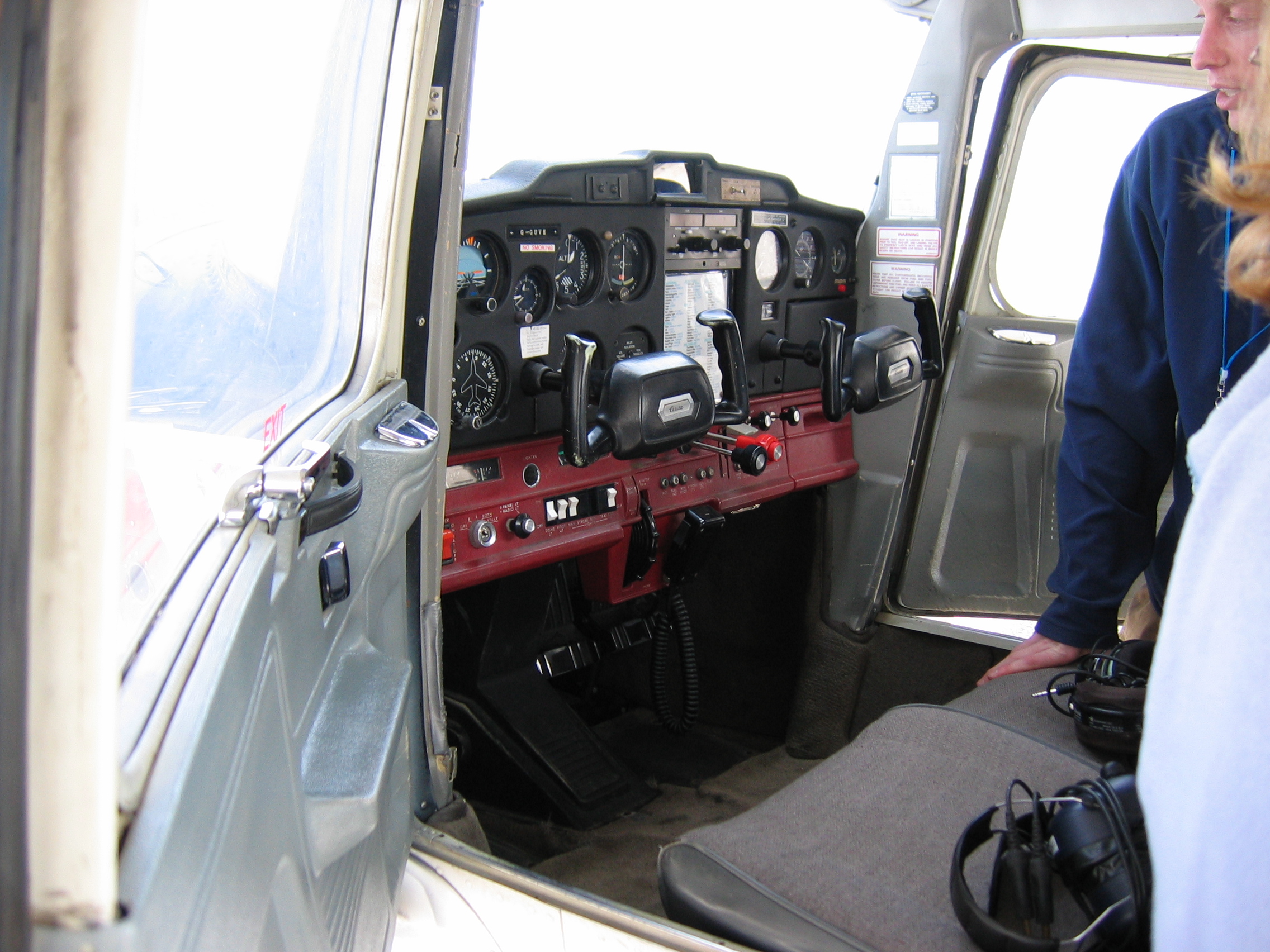 FLying over Toronto April 20 2004 01.JPG